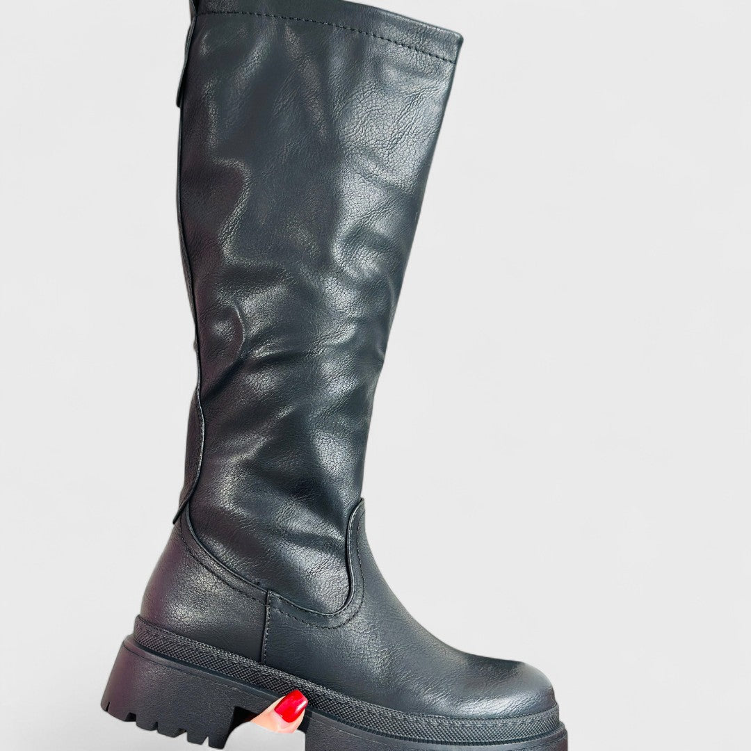 Carlita - Elegancia Audaz Botas